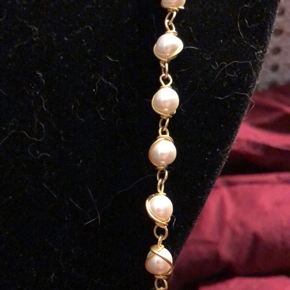 VTG Pretty Goldtone Twisty/Faux Pearl @30” Necklace - Picture 4 of 5
